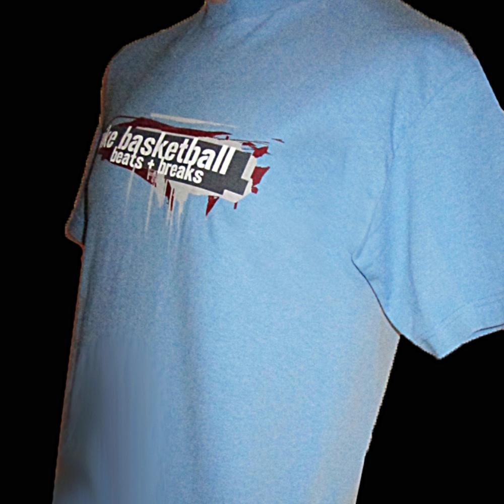 NWT Nike Blue Basketball beats + breaks T Shirt M